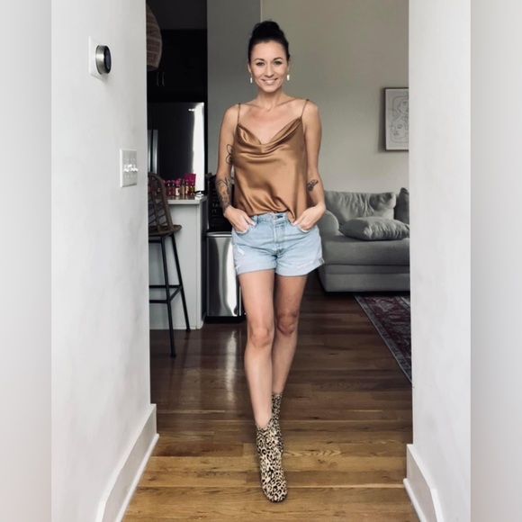 Meet your Posher, Bri - Picture 2 of 6